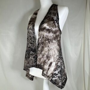 Daytrip Boho Sheer Floral Lace Open Front Vest Asymmetrical Sharkbite Hem Size M